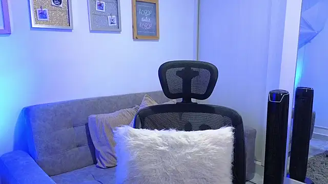 annylouis online show from November 2025 07:36:03 PM