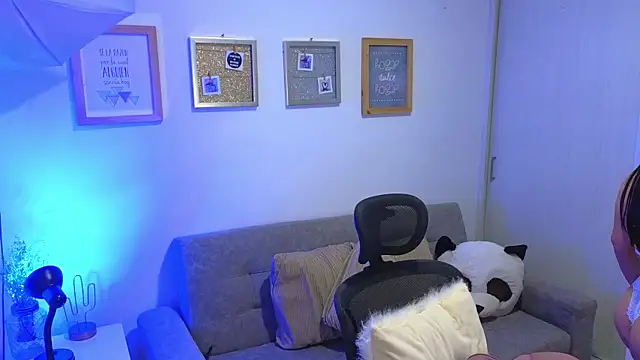 annylouis online show from November 2025 07:24:02 PM