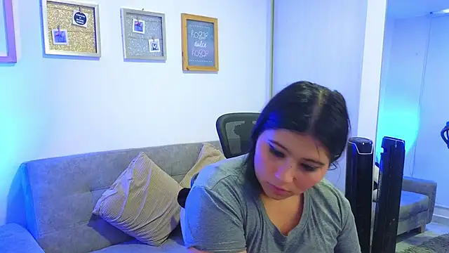 annylouis online show from November 2025 07:28:01 PM