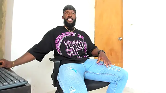 Snapshot of DaleHamilton chatting on December 2024 03:20:02 PM DaleHamilton online show from December 2024 03:20:02 PM