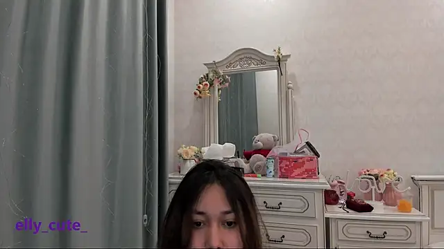 Snapshot of Elly_Cute chatting on January 2025 08:14:02 PM Elly Cute online show from January 2025 08:14:02 PM