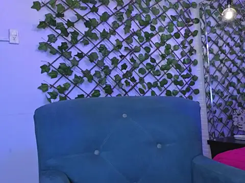 Snapshot of AnnyMilet_ chatting on September 2025 02:50:01 PM AnnyMilet online show from September 2025 02:50:01 PM