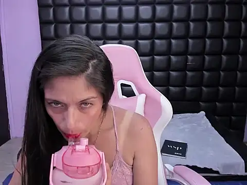 Snapshot of AnnyMilet_ chatting on November 2025 11:05:02 PM AnnyMilet online show from November 2025 11:05:02 PM