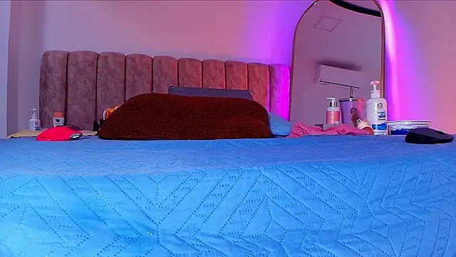  linda milk  online show from February 2026 03:05:01 AM