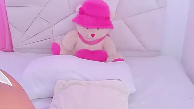 Anamhenao online show from September 2025 01:57:02 PM