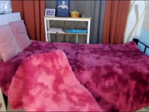 Snapshot of Laura_yourhottestbabe123 chatting on February 2025 07:00:01 PM Laura yourhottestbabe123 online show from February 2025 07:00:01 PM