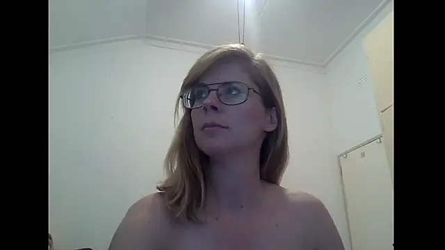 Snapshot of SavannaGirly chatting on January 2026 12:08:02 PM SavannaGirly online show from January 2026 12:08:02 PM