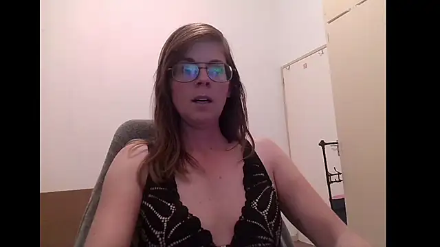 Snapshot of SavannaGirly chatting on May 2026 04:37:02 PM SavannaGirly online show from May 2026 04:37:02 PM