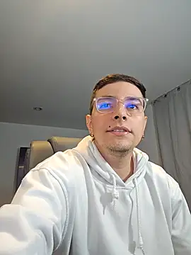 Jhoan saenz online show from October 2025 04:32:01 AM