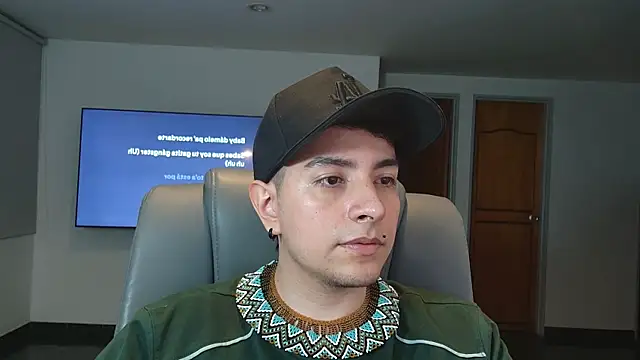 Jhoan saenz online show from November 2025 01:17:02 AM