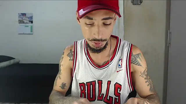 Snapshot of emiliano_hottt chatting on April 2026 01:53:02 PM emiliano hottt online show from April 2026 01:53:02 PM
