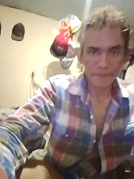 Snapshot of MarsWood chatting on November 2025 08:33:02 AM MarsWood online show from November 2025 08:33:02 AM