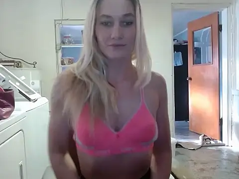 Snapshot of missymilf chatting on January 2025 08:12:01 PM missymilf online show from January 2025 08:12:01 PM