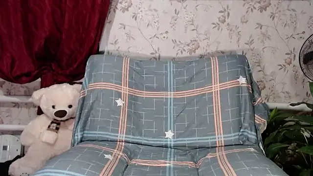 Snapshot of EmilyDoth chatting on December 2024 06:19:01 PM EmilyDoth online show from December 2024 06:19:01 PM