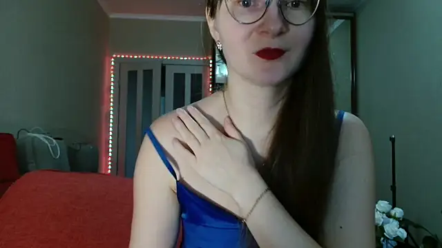 Snapshot of KiraGoldens chatting on March 2026 06:17:02 AM KiraGoldens online show from March 2026 06:17:02 AM