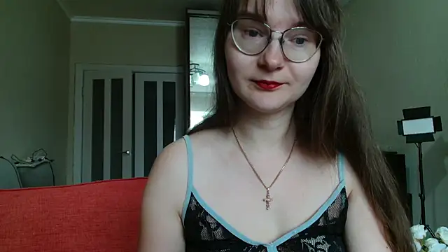 Snapshot of KiraGoldens chatting on May 2026 06:11:02 AM KiraGoldens online show from May 2026 06:11:02 AM
