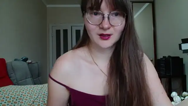 Snapshot of KiraGoldens chatting on June 2026 06:58:02 AM KiraGoldens online show from June 2026 06:58:02 AM