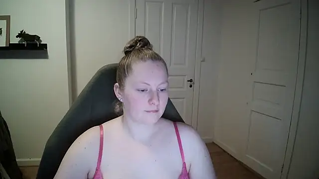 Snapshot of Girlnina-1995 chatting on December 2024 11:18:01 AM Girlnina-1995 online show from December 2024 11:18:01 AM