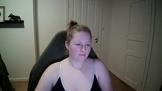 Snapshot of Girlnina-1995 chatting on December 2024 07:37:02 PM Girlnina-1995 online show from December 2024 07:37:02 PM