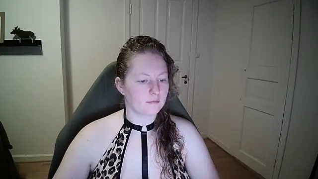 Snapshot of Girlnina-1995 chatting on December 2024 10:40:02 AM Girlnina-1995 online show from December 2024 10:40:02 AM