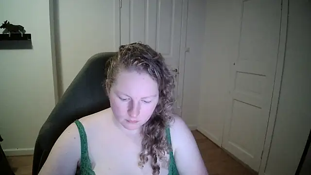 Snapshot of Girlnina-1995 chatting on December 2024 06:12:01 PM Girlnina-1995 online show from December 2024 06:12:01 PM