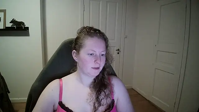 Snapshot of Girlnina-1995 chatting on December 2024 04:04:01 PM Girlnina-1995 online show from December 2024 04:04:01 PM