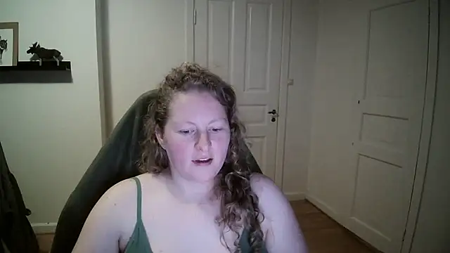 Snapshot of Girlnina-1995 chatting on December 2024 05:34:01 PM Girlnina-1995 online show from December 2024 05:34:01 PM