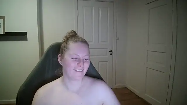 Snapshot of Girlnina-1995 chatting on January 2025 06:40:01 PM Girlnina-1995 online show from January 2025 06:40:01 PM