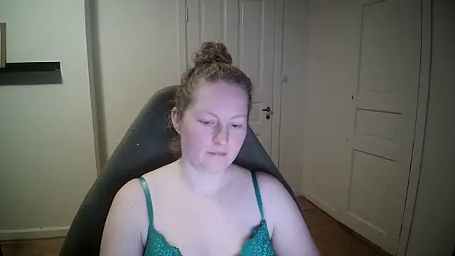 Snapshot of Girlnina-1995 chatting on January 2025 04:05:01 PM Girlnina-1995 online show from January 2025 04:05:01 PM