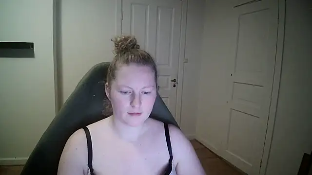 Snapshot of Girlnina-1995 chatting on January 2025 08:24:01 PM Girlnina-1995 online show from January 2025 08:24:01 PM