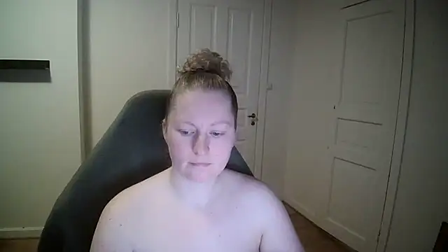 Snapshot of Girlnina-1995 chatting on January 2025 02:52:02 PM Girlnina-1995 online show from January 2025 02:52:02 PM