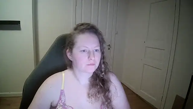 Snapshot of Girlnina-1995 chatting on February 2025 06:28:01 PM Girlnina-1995 online show from February 2025 06:28:01 PM