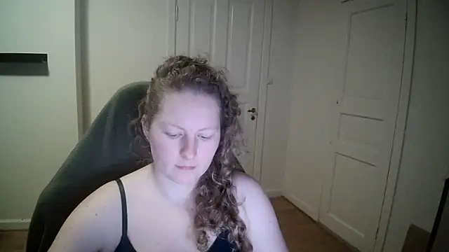 Snapshot of Girlnina-1995 chatting on February 2025 03:47:01 PM Girlnina-1995 online show from February 2025 03:47:01 PM