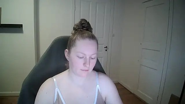 Snapshot of Girlnina-1995 chatting on February 2025 10:41:01 AM Girlnina-1995 online show from February 2025 10:41:01 AM