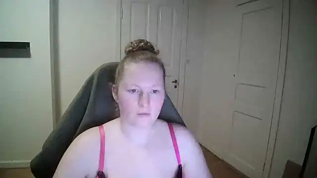 Snapshot of Girlnina-1995 chatting on February 2025 04:25:01 PM Girlnina-1995 online show from February 2025 04:25:01 PM