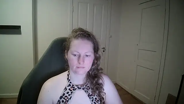 Snapshot of Girlnina-1995 chatting on February 2025 05:05:02 PM Girlnina-1995 online show from February 2025 05:05:02 PM