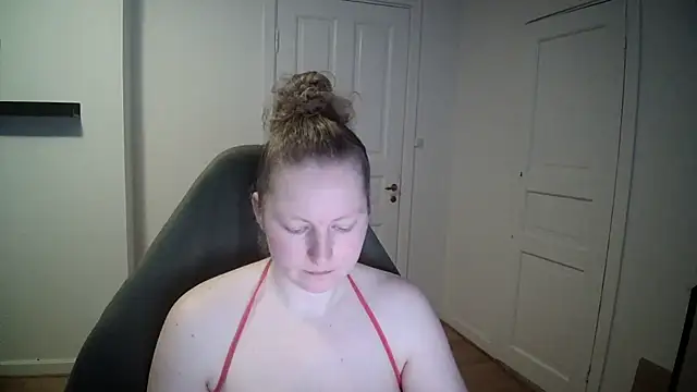 Snapshot of Girlnina-1995 chatting on February 2025 08:52:02 AM Girlnina-1995 online show from February 2025 08:52:02 AM