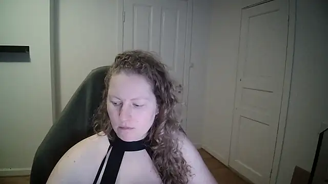 Snapshot of Girlnina-1995 chatting on February 2025 02:38:02 PM Girlnina-1995 online show from February 2025 02:38:02 PM