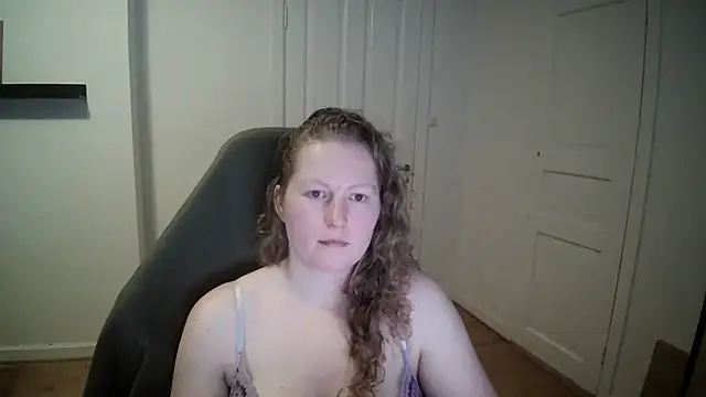 Snapshot of Girlnina-1995 chatting on February 2025 12:45:02 PM Girlnina-1995 online show from February 2025 12:45:02 PM