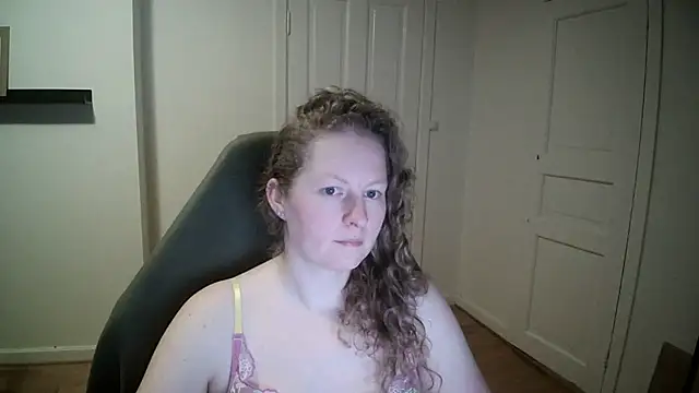 Snapshot of Girlnina-1995 chatting on March 2025 06:01:02 PM Girlnina-1995 online show from March 2025 06:01:02 PM