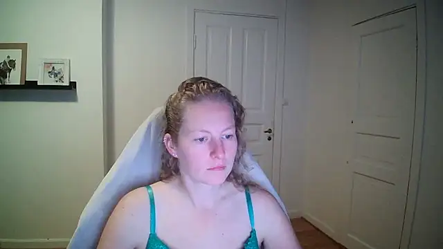 Snapshot of Girlnina-1995 chatting on September 2025 07:43:01 AM Girlnina-1995 online show from September 2025 07:43:01 AM