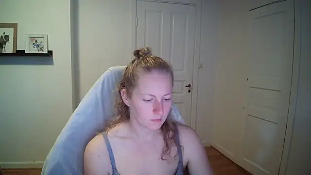 Snapshot of Girlnina-1995 chatting on September 2025 09:14:02 AM Girlnina-1995 online show from September 2025 09:14:02 AM