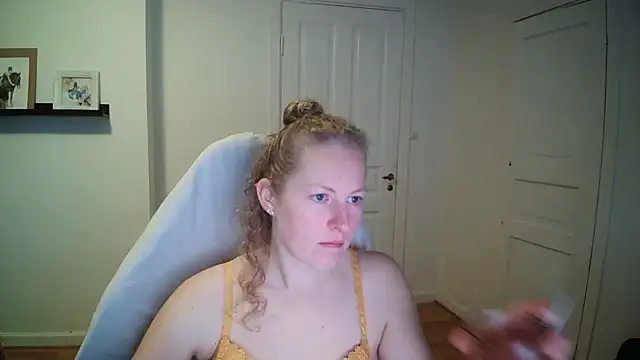 Snapshot of Girlnina-1995 chatting on October 2025 08:42:02 AM Girlnina-1995 online show from October 2025 08:42:02 AM