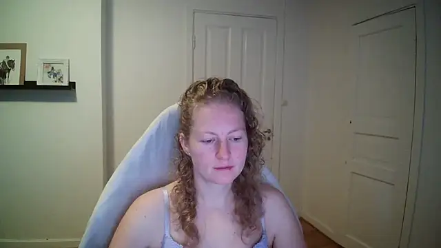 Snapshot of Girlnina-1995 chatting on October 2025 07:06:01 AM Girlnina-1995 online show from October 2025 07:06:01 AM