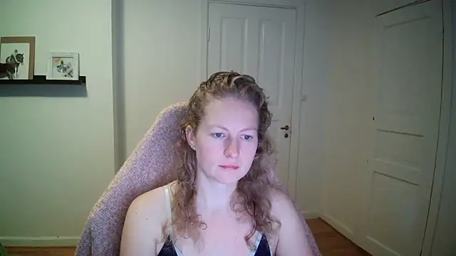 Snapshot of Girlnina-1995 chatting on October 2025 08:23:02 AM Girlnina-1995 online show from October 2025 08:23:02 AM