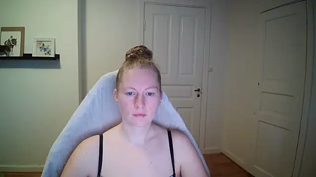 Snapshot of Girlnina-1995 chatting on October 2025 07:42:02 AM Girlnina-1995 online show from October 2025 07:42:02 AM