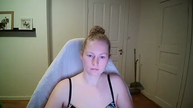 Snapshot of Girlnina-1995 chatting on October 2025 07:48:02 PM Girlnina-1995 online show from October 2025 07:48:02 PM