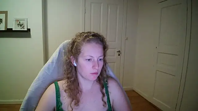 Girlnina-1995 online show from November 2025 07:26:01 PM