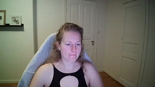 Girlnina-1995 online show from November 2025 09:20:02 AM