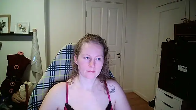 Girlnina-1995 online show from January 2026 05:51:02 PM